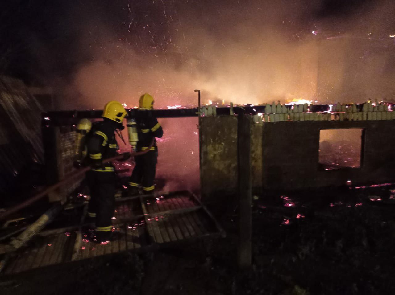 Resid Ncia Totalmente Destru Da Pelo Fogo Em Caibi Not Cias Chapec Org