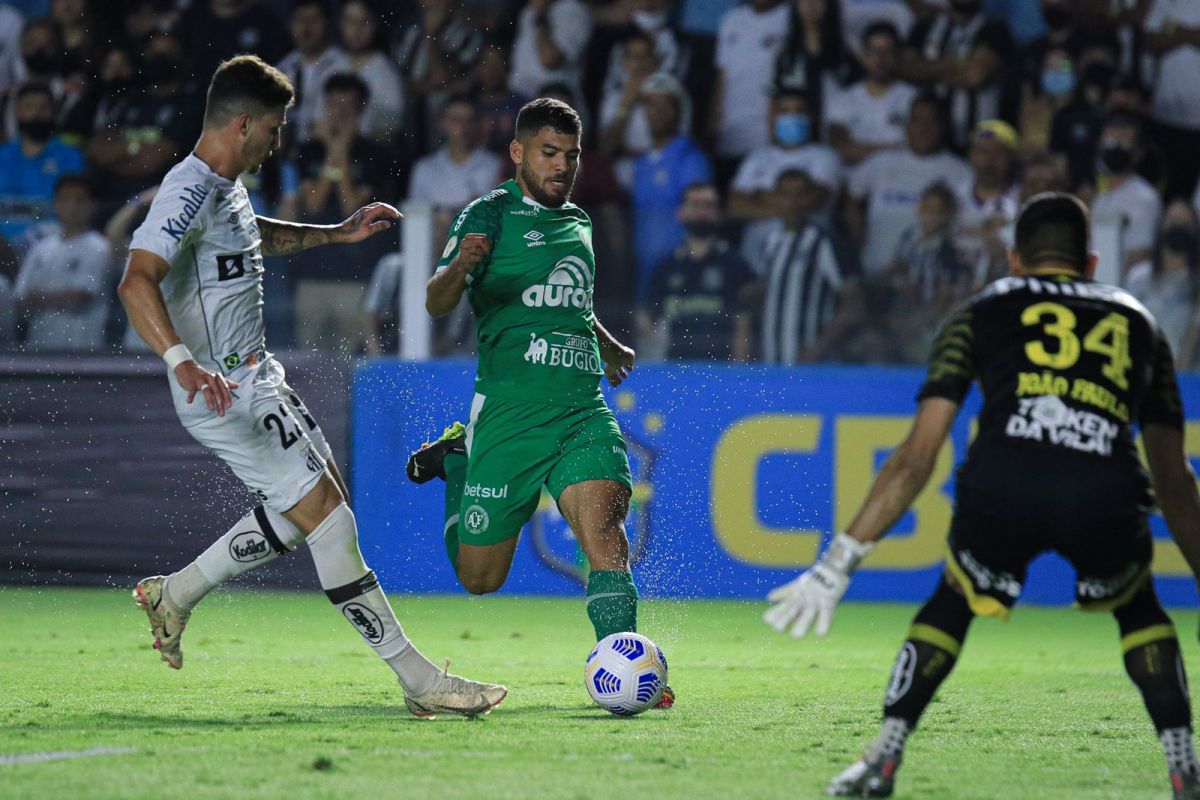 Chapecoense é superada pelo Santos na Vila Belmiro Notícias Chapecó Org