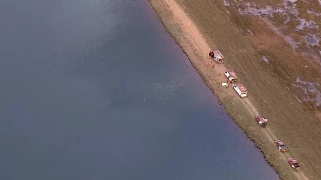 Tragédia três crianças morrem afogadas após carro cair em lagoa