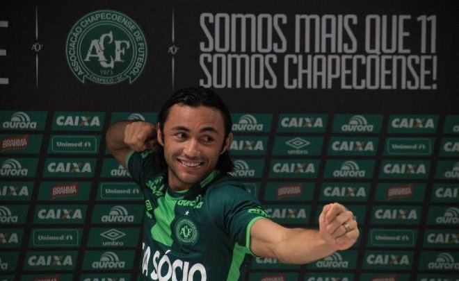 Chapecoense treina no campo do Barroso para se adaptar ao sintético