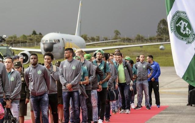 Chapecoense é recebida com homenagens na Colômbia, antes da final da Recopa Sul-Americana