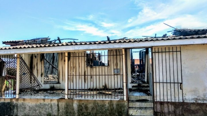 Incêndio destrói casa em Chapecó na Efapi