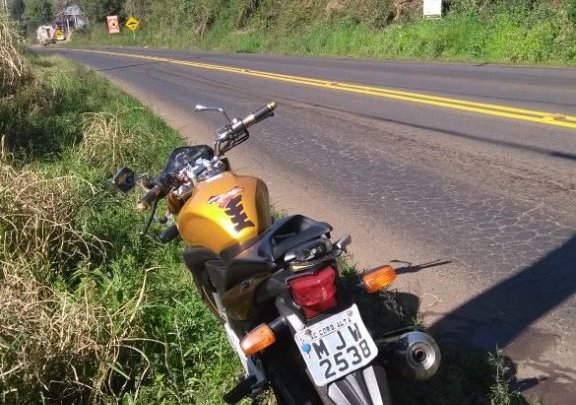 Colisão entre caminhão e moto deixa dois feridos na SC-283 em Seara