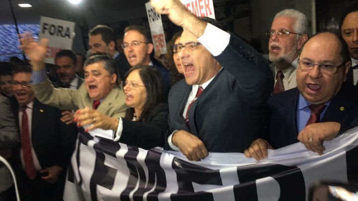 Veja AO VIVO a sessão onde deputados podem votar denúncia contra Temer