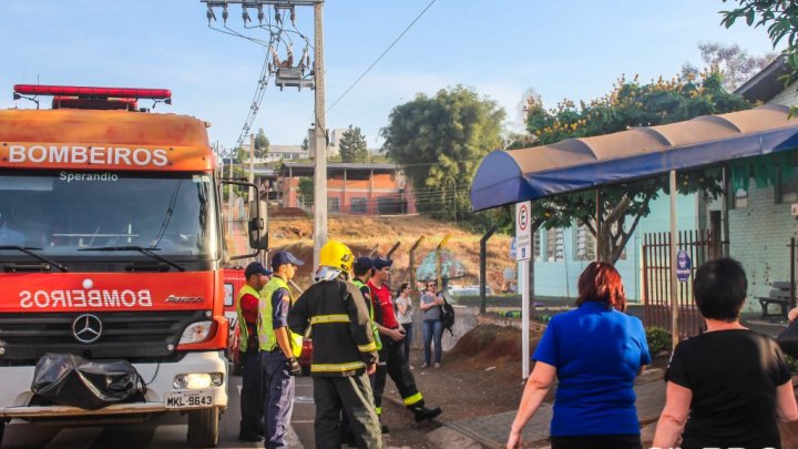 PRINCÍPIO DE INCÊNDIO ATINGE ESCOLA EM CHAPECÓ