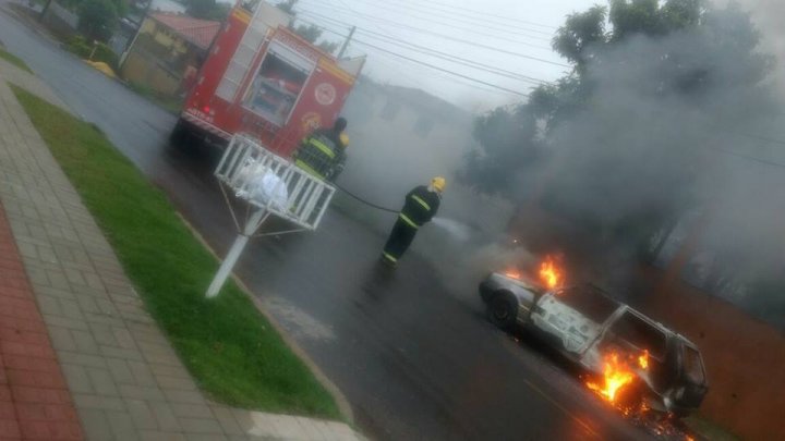 VEÍCULO FURTADO É ENCONTRADO EM CHAMAS NO PALMITAL EM CHAPECÓ