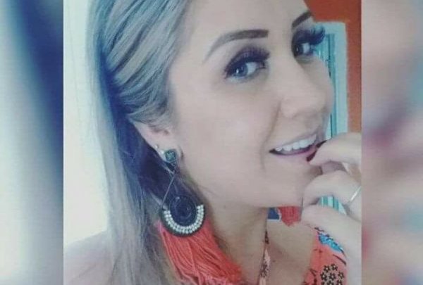 MULHER É ASSASSINADA DENTRO DE VEÍCULO EM CHAPECÓ