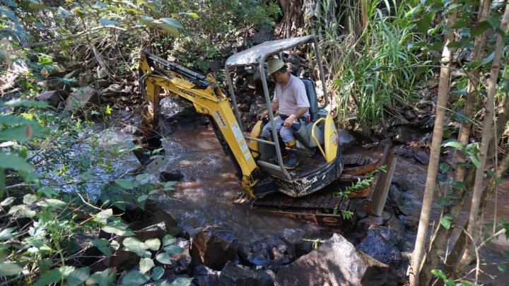 Prefeitura inicia os trabalhos de limpeza em riachos e córregos de Chapecó