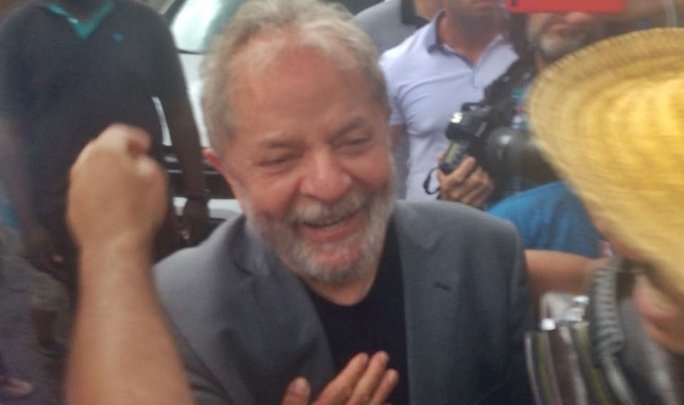 Confrontos marcam o ato do ex-presidente Lula em Chapecó