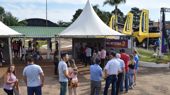 Público da ExpoFemi pode deixar o Parque de Exposições e retornar sem pagar novamente