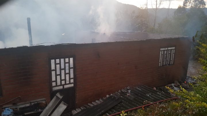 Casa é destruída por incêndio no Goio-ên