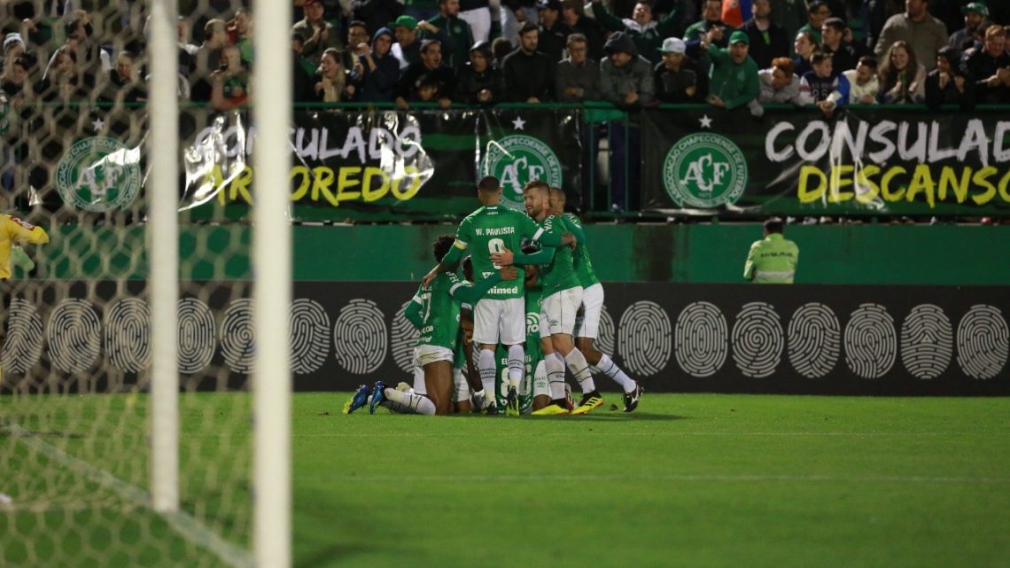 Chapecoense empata com o Grêmio na Arena Condá e sai do Z4