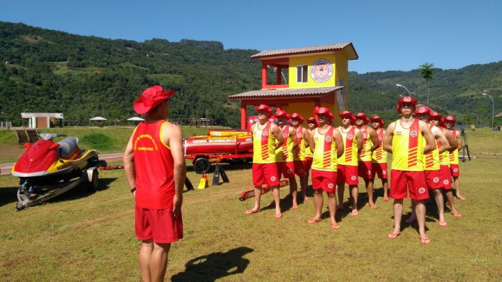 Profissionais começam a fazer a segurança dos banhistas em Chapecó e Itá