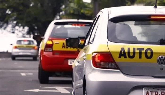 Aluna é abusada por instrutor de auto-escola