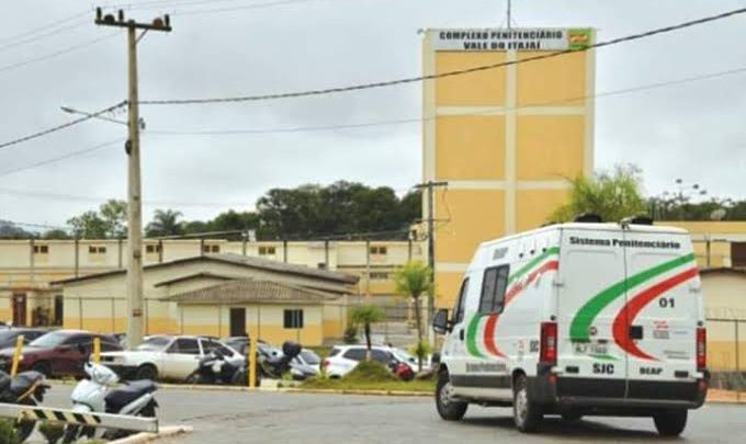 Urgente: presos fazem funcionários de reféns em penitenciária em SC