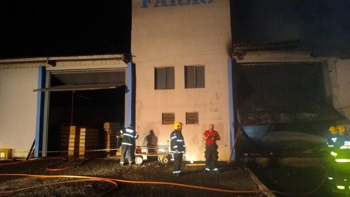 Fábrica de caixões pega fogo em Cunha Porã