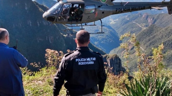 Turista cai de penhasco após tentar recuperar chapéu em mirante na serra Rio do Rastro