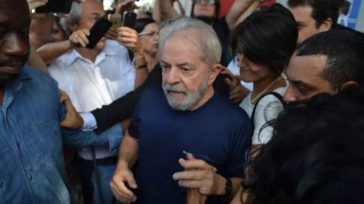 Justiça autoriza transferência de Lula para São Paulo