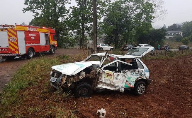 Colisão entre caminhão e carro da Epagri na BR 158 deixa motorista ferido