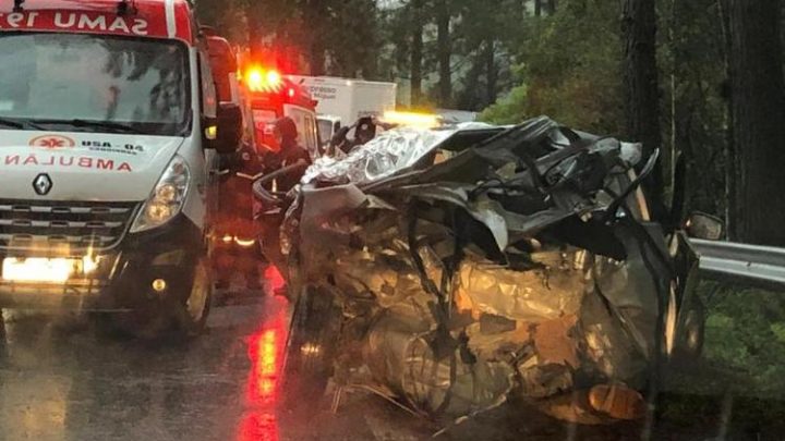 Acidente entre dois carros deixa quatro mortos na BR-282, em Águas Mornas