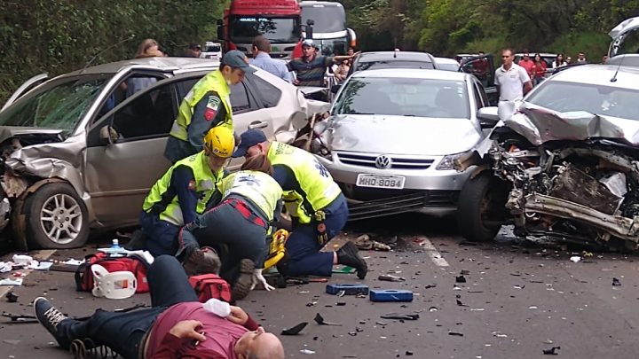 Grave acidente deixa uma mulher morta e nove feridos na BR-282 em Nova Erechim