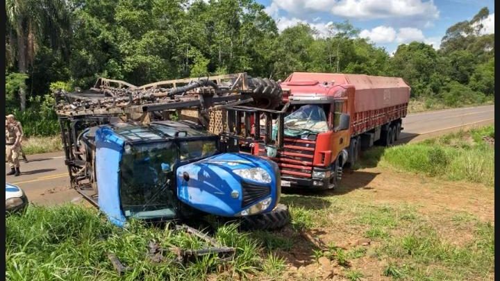 Colisão entre caminhão e pulverizador deixa operador ferido na SC-160