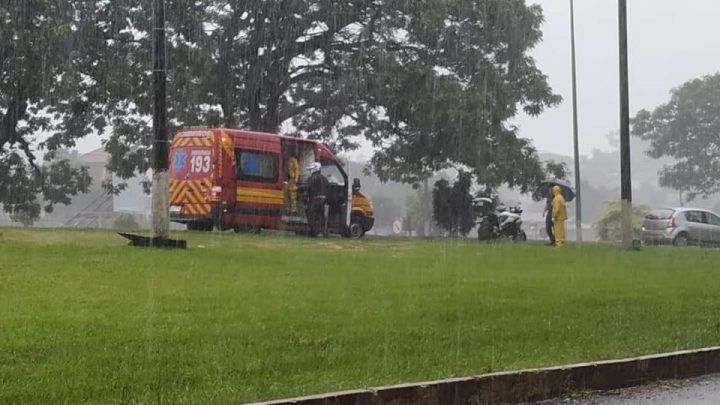 Motociclista sofre acidente no trevo leste de Pinhalzinho