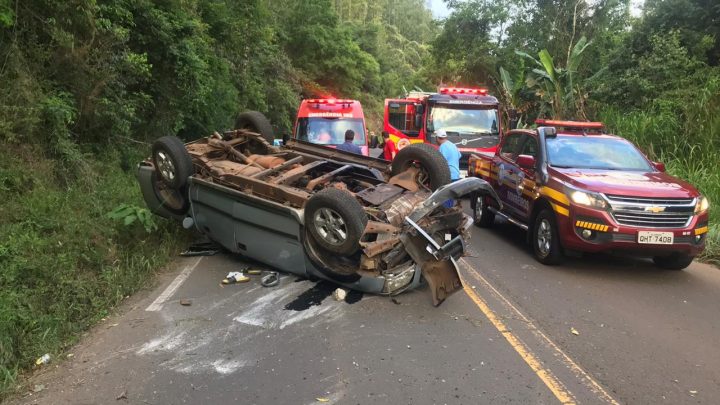 Homem embriagado capota veículo em Xavantina