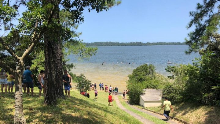 Adolescente morre afogado após buscar uma bola na lagoa em SC