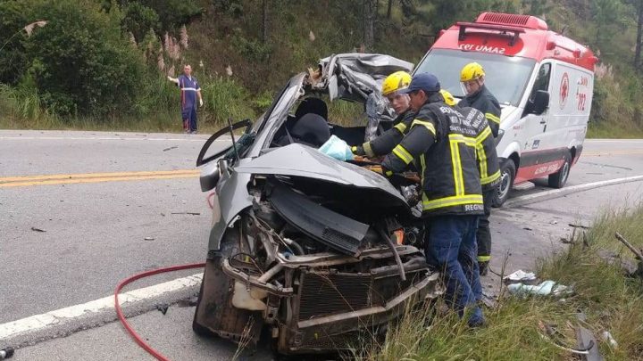 Casal de Maravilha morre e mais quatro pessoas ficam feridas em grave acidente entre carros e caminhão na BR-282