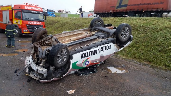 Policial militar fica gravemente ferido após acidente com viatura em SC