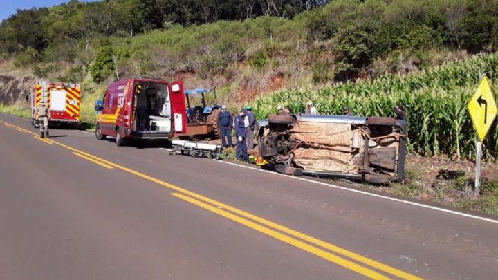 Corpo de bombeiros atendeu acidente de trânsito entre carro e máquina agrícola na SC-480