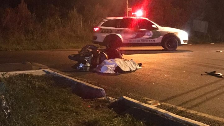 Mulher de 32 anos morre em acidente entre moto e carro na SC-283 saída Guatambu