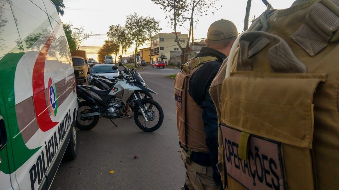 Homem é preso por embriaguez após fugir da PM no Passo dos Fortes