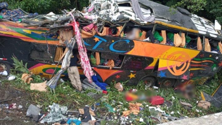 Acidente com ônibus deixa 18 mortos e mais de 20 feridos na BR-376