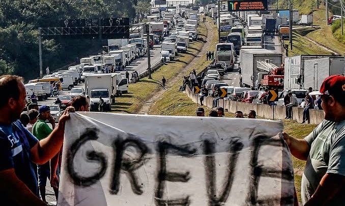 Caminhoneiros organizam paralisação a partir de 1º de fevereiro