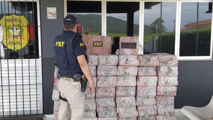 PRF apreende uma tonelada de maconha avaliada em R$ 1 milhão de reais em SC