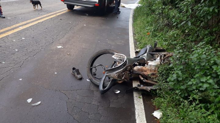 Homem de 37 anos morre em colisão entre caminhão e moto na SC 283 em São Carlos