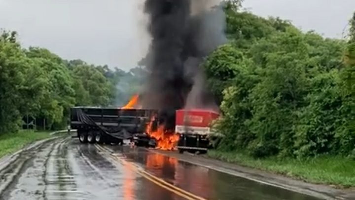 VÍDEO: Acidente entre caminhões deixa ao menos um morto na BR-282