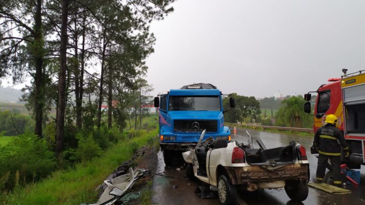 Grave acidente na BR-282 deixa duas vítimas fatais em Pinhalzinho