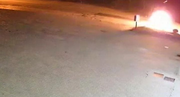 Vídeo flagra explosão após batida entre duas motos em SC