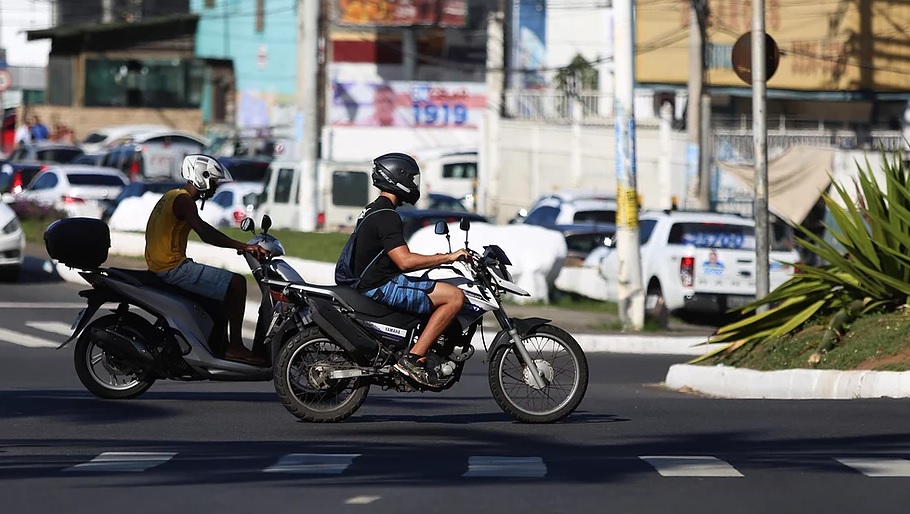 Justiça anula e manda ressarcir motociclista multada por não usar cinto de segurança em SC