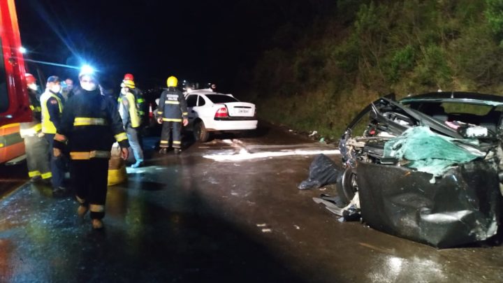 Vídeo: quatro pessoas morrem em acidente na BR-282 em Ponte Serrada; criança é uma das vítimas