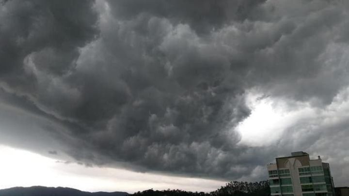 Oeste de SC tem risco de temporais com granizo e ventos de até 60 km/h nesta quinta-feira