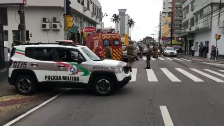 Policial militar é atropelado e arremessado a 5 metros de distância em SC