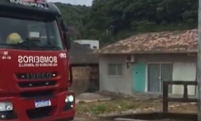 Vídeo: sozinhos em casa, menino de 12 anos salva três irmãos de incêndio