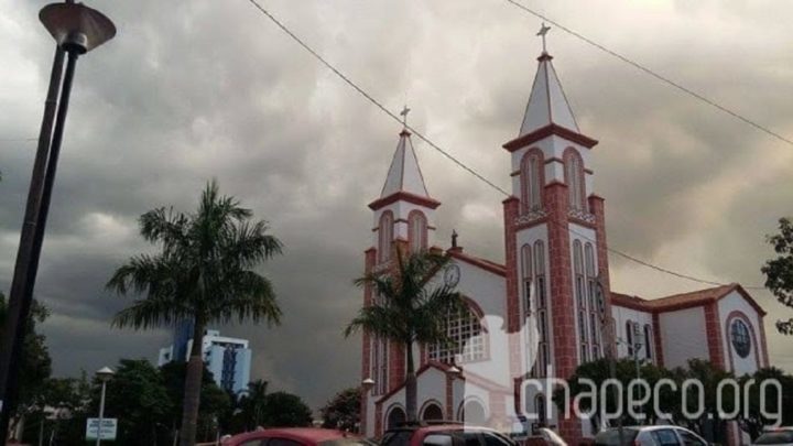 Sexta-feira tem pancadas de chuva e risco de temporais isolados em SC