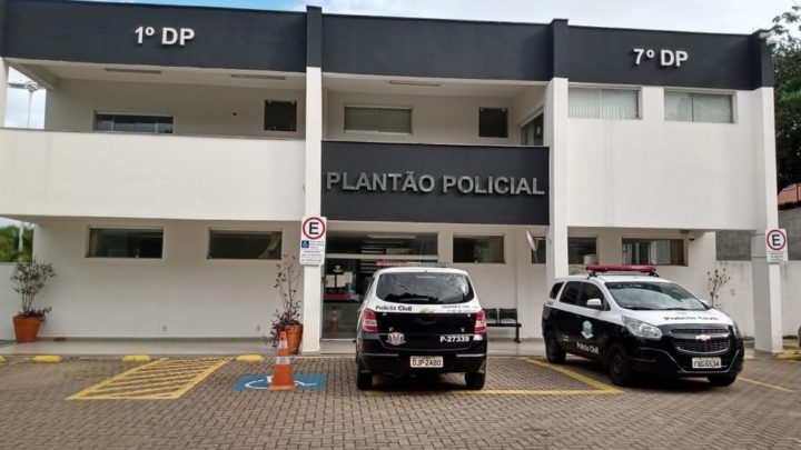 Mãe atropela bebê enquanto ele engatinhava para o quintal da casa