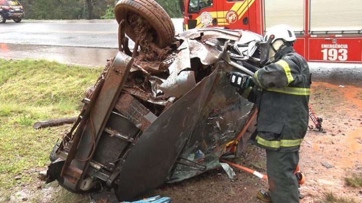 Dois homens morrem em grave acidente na BR-282