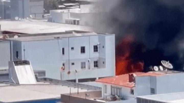 Vídeos: incêndio de grandes proporções destrói supermercado no Oeste de SC